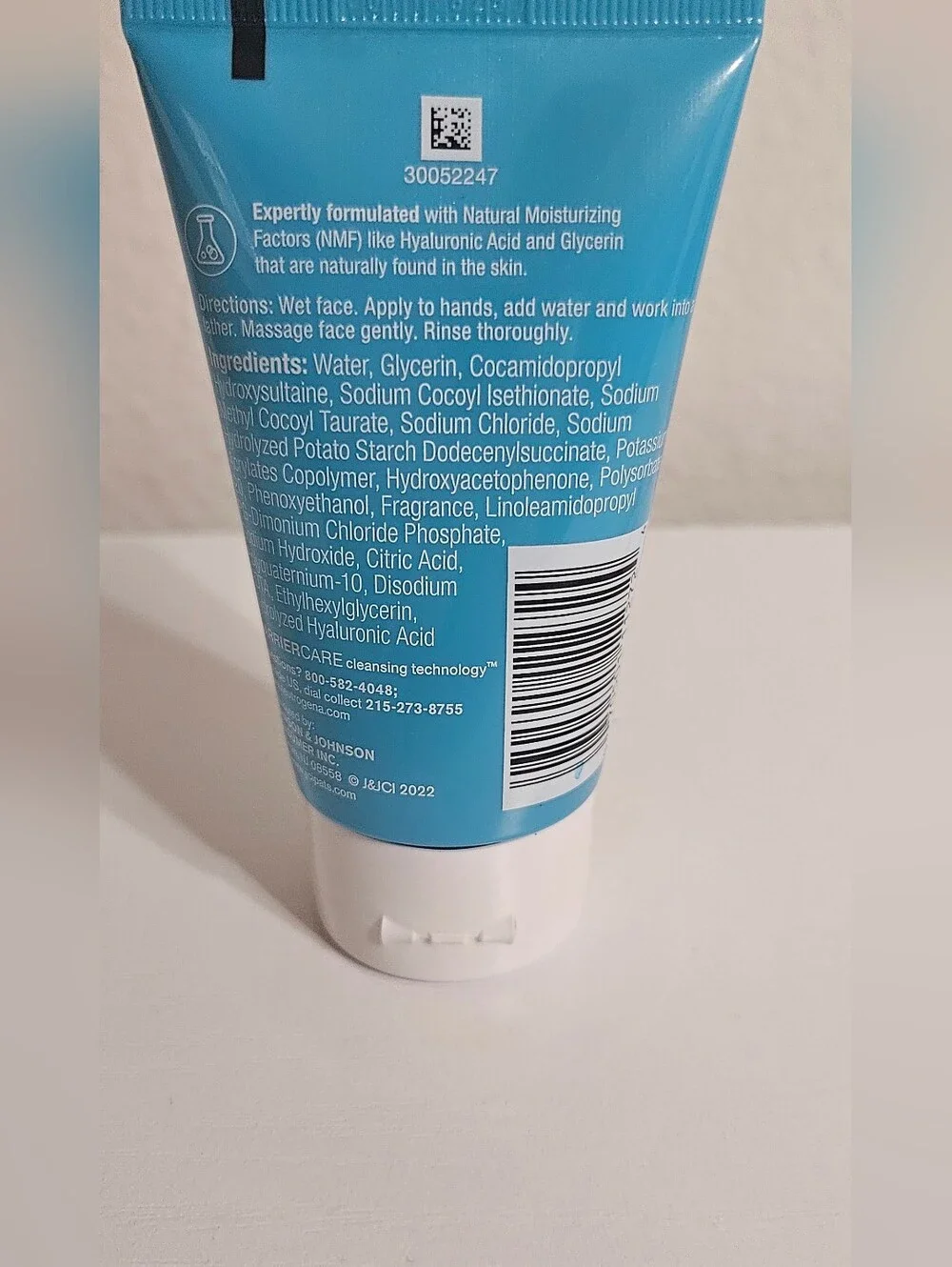 Neutrogena Hydro Boost Hydrating Gel Cleanser - Bright Blue